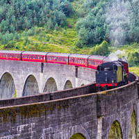 Jacobite stoomtrein over het Glenfinnan Railway Viaduct