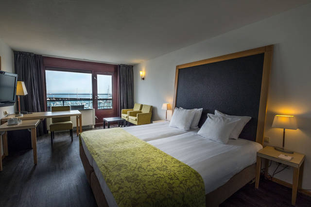Super vakantie Noord-Holland ⏩ Leonardo Hotel IJmuiden Seaport Beach