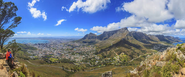 Uitzicht over Kaapstad en de Tafelberg