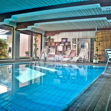 Voorbeeld binnenzwembad Flair Hotel Weinstube Lochner
