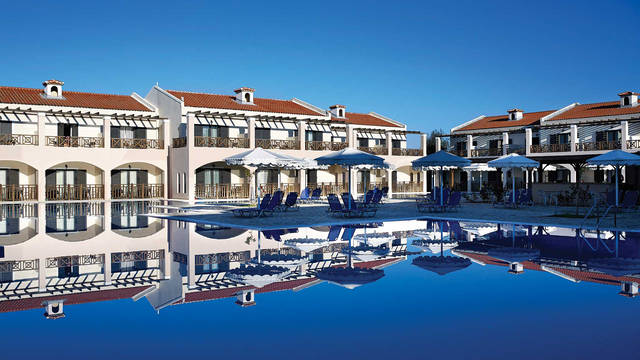 Zwembad Roda Beach Resort & Spa