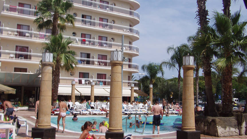 Zwembad en zonneterras Hotel Reymar