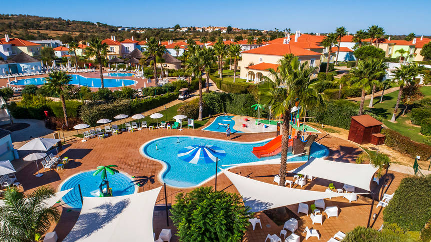 Zwembaden Eden Resort villa's