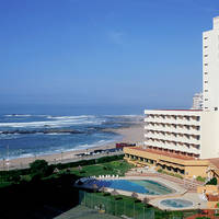Direct aan het strand gelegen hotel met uitstekende faciliteiten.