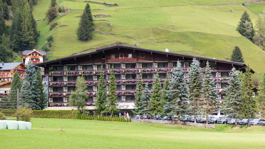 Buitenaanzicht Hotel Alpenhof
