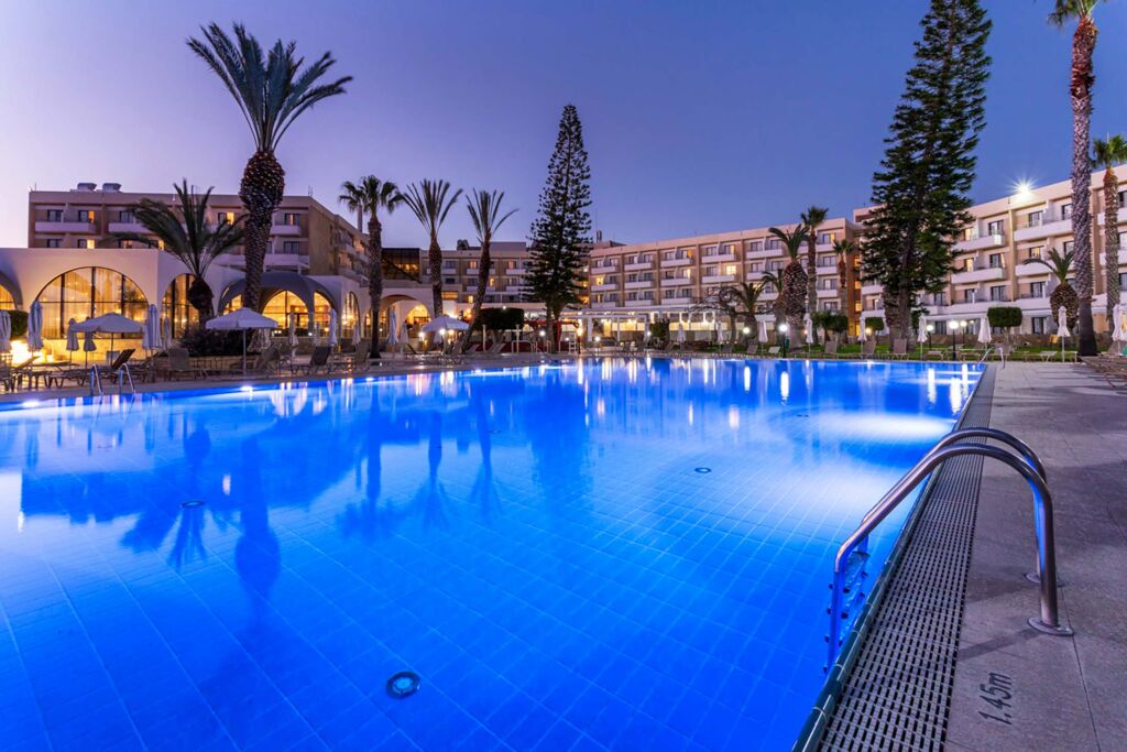 Louis Phaethon Beach Club - Paphos - Yeroskipos