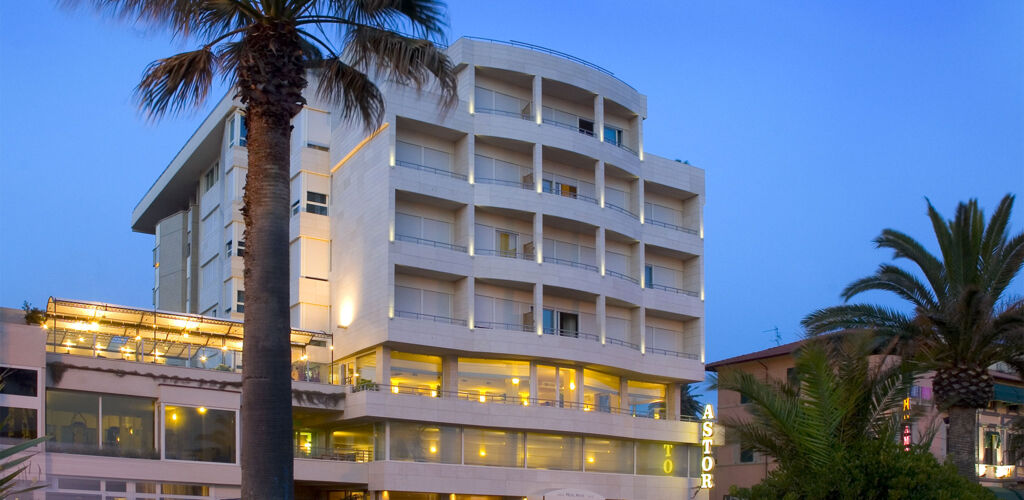 Sina Astor - Viareggio