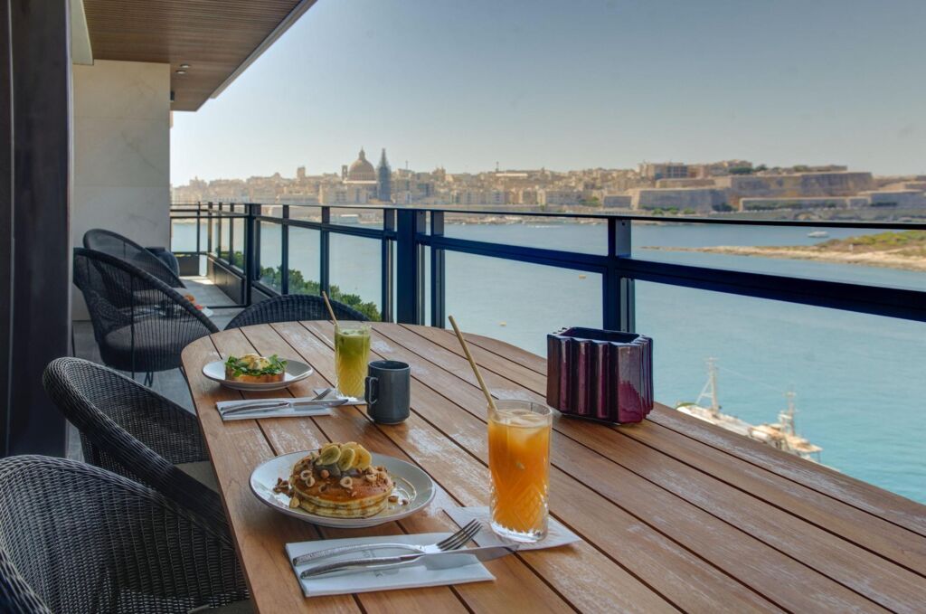 Land's End, Boutique - Sliema